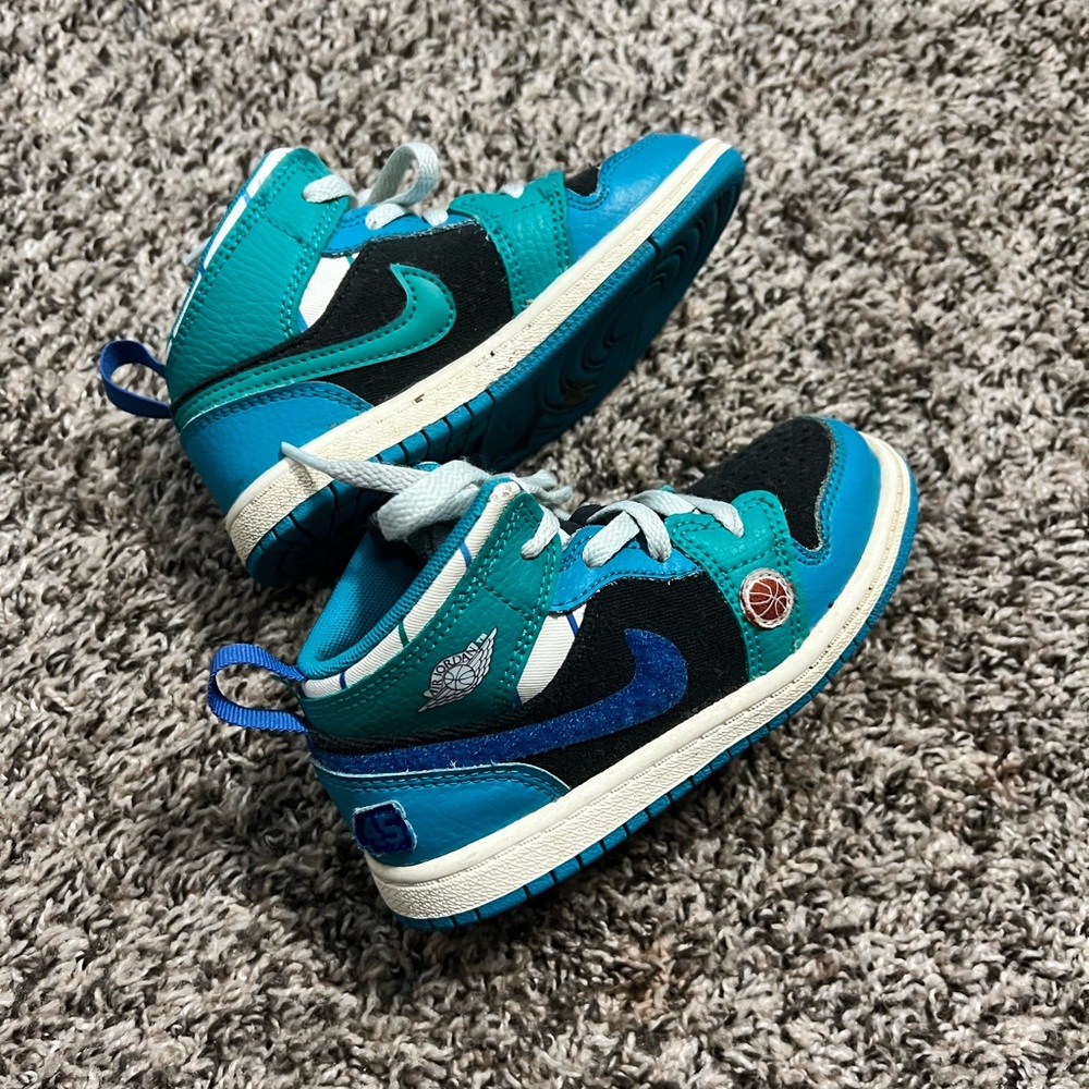 Toddler Jordan 1 Mids